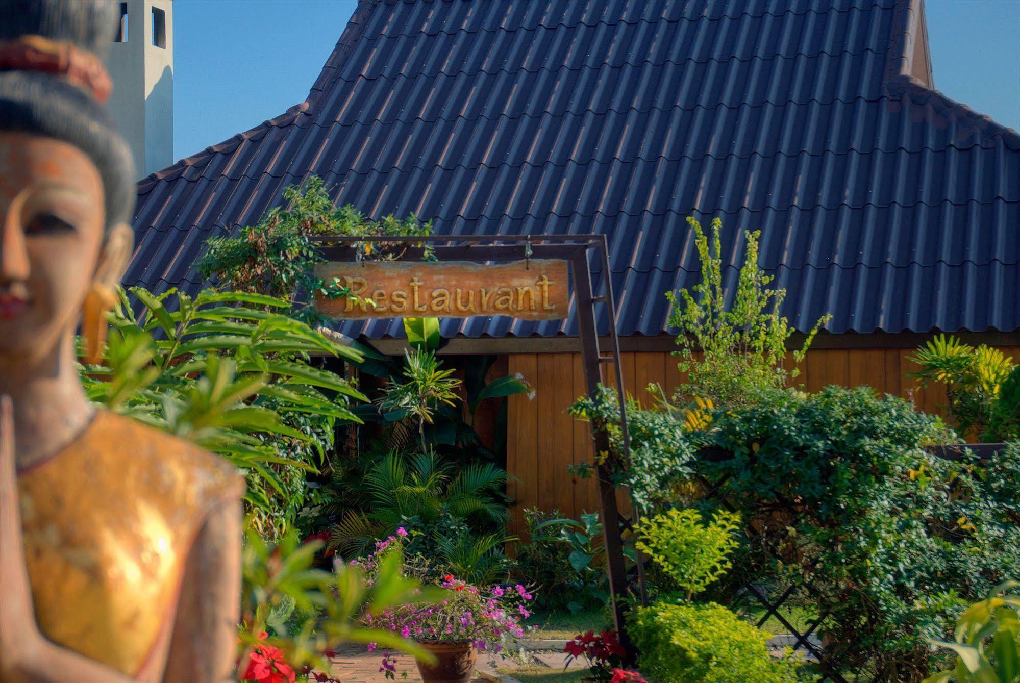 Maekok River Village Resort Mae Ai Екстер'єр фото